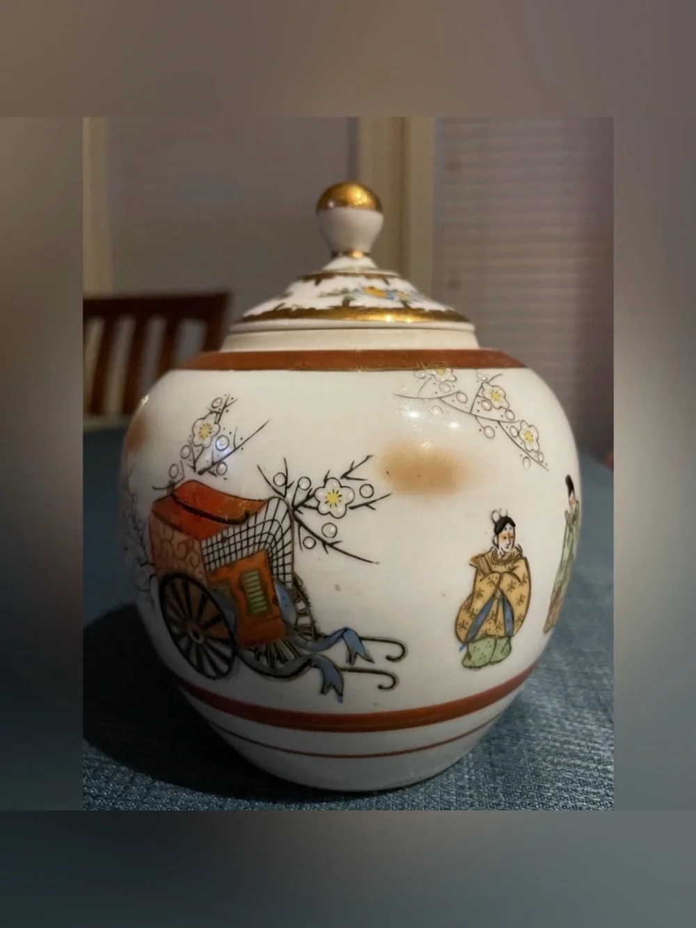Vintage Japanese Kutani Porcelain Lidded Temple Jar Figural Calligraphy